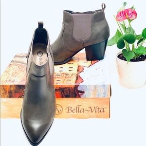 Bella Vita Chelsea-style Leather Ankle Boots, Size 9, Gray  NWT